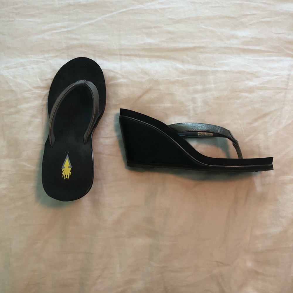 Volatile Flip Flop Wedges
